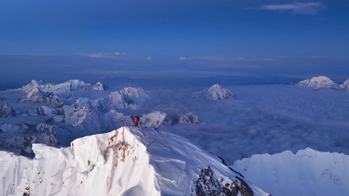 Drone mostra subida ao cume do Everest em tomada única pela 1ª vez; assista