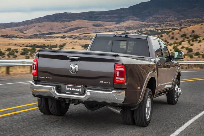 Ram 3500 na estrada