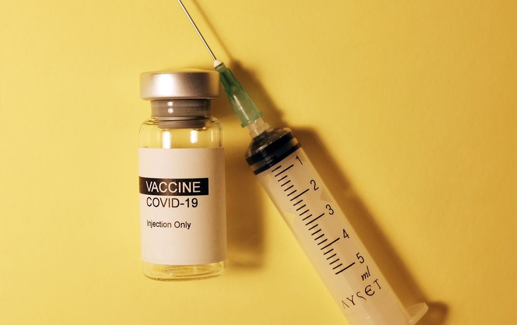 Previsão de vacinas contra a COVID-19 que serão distribuídas no Brasil em abril é diminuída Imagem: Reprodução/Hakan Nural/Unsplash)