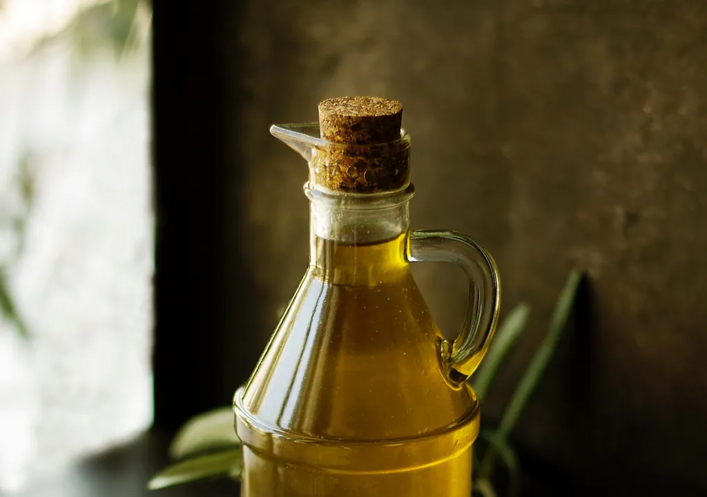 Consumo de óleos saudáveis, como azeite, melhoram a saúde do coração (Imagem: Roberta sorge/Unsplash)