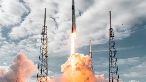SpaceX bate recorde enviando 143 satélites à órbita em um único lançamento