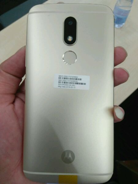 Parte de trás do Moto M acomodará o leitor de impressões digitais Parte de trás do Moto M acomodará o leitor de impressões digitais