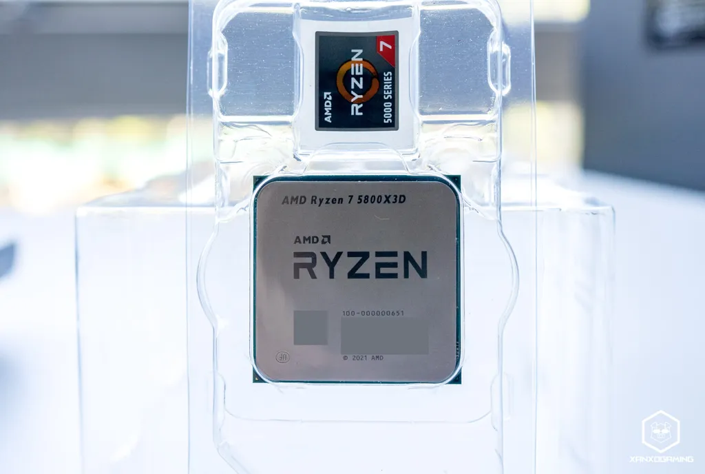 O Ryzen 7 5800X3D triplica a quantidade de cache L3 disponível utilizando a tecnologia de 3D V-Cache da AMD (Imagem: XanxoGaming)