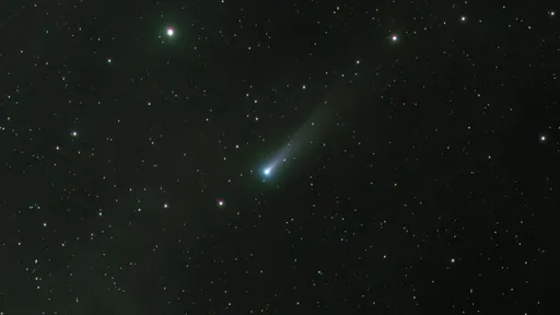 Cometa Leonard: veja fotos incríveis do objeto que pode ser visível a olho nu
