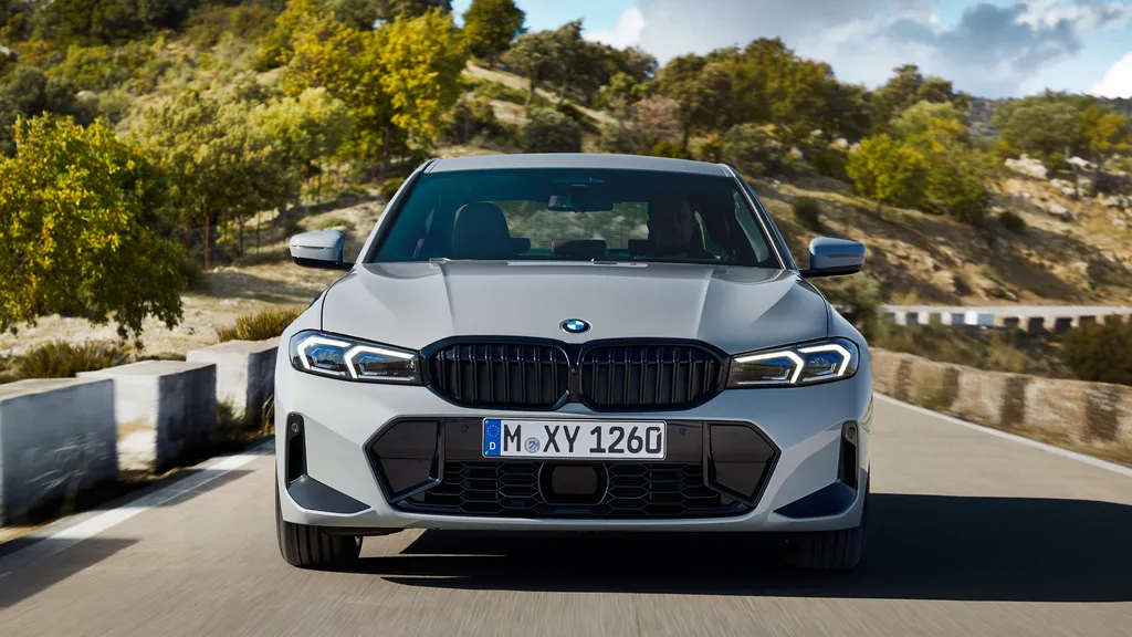 BMW Série 3 sedan ganhou grade ao estilo "duplo rim" (Imagem: Divulgação/BMW)