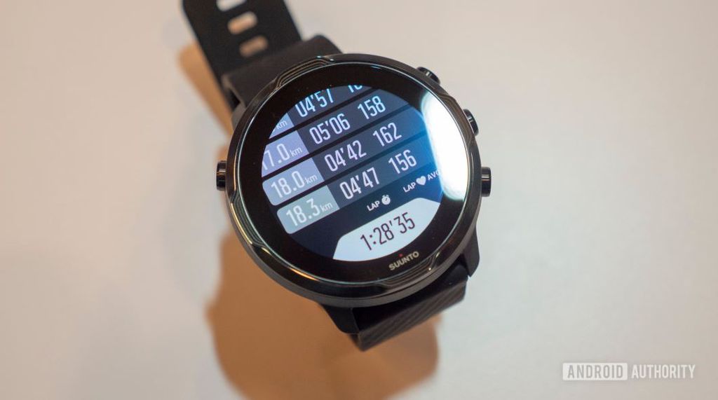 Smartwatch Suunto 7 (Imagem: Jimmy Westenberg/Android Authority)