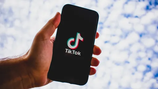 TikTok é acusado de aplicar filtro que modifica rosto sem autorização prévia