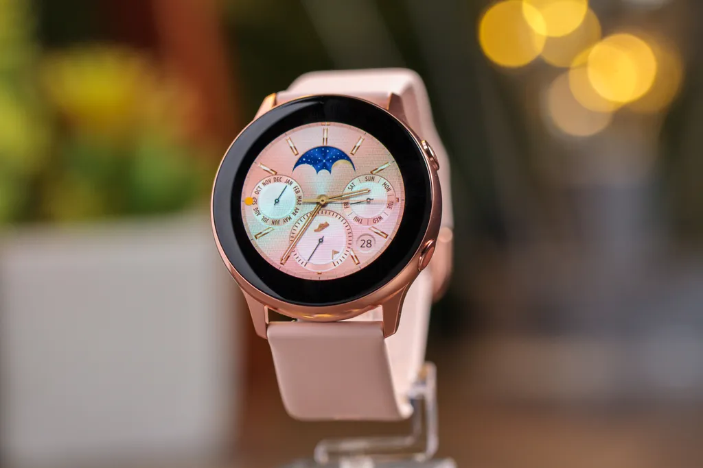 Galaxy Watch Active tem tela Super AMOLED de 1,1 polegada (Imagem: Ivo Meneghel Jr/ Canaltech)