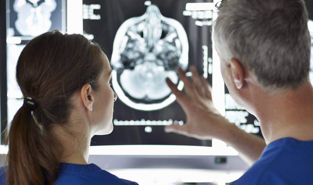 Com câncer de cérebro em estágio avançado, médico australiano cria próprio protocolo de tratamento (Imagem: Imagesourcecurated/Envato)