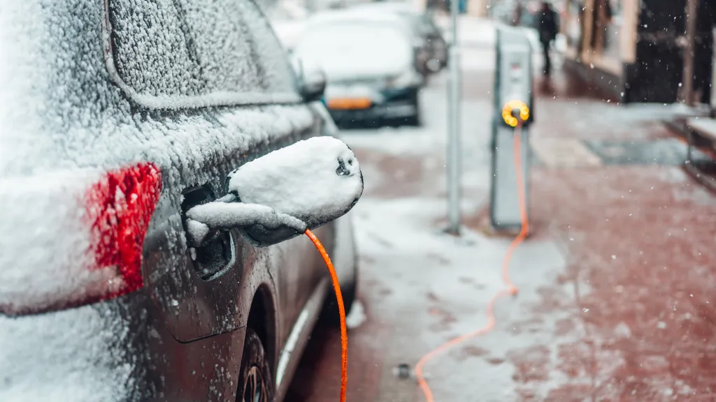 Carros elétricos perdem autonomia e demoram mais para carregar no frio (Imagem: UTC Simbiothy/Envato/CC)