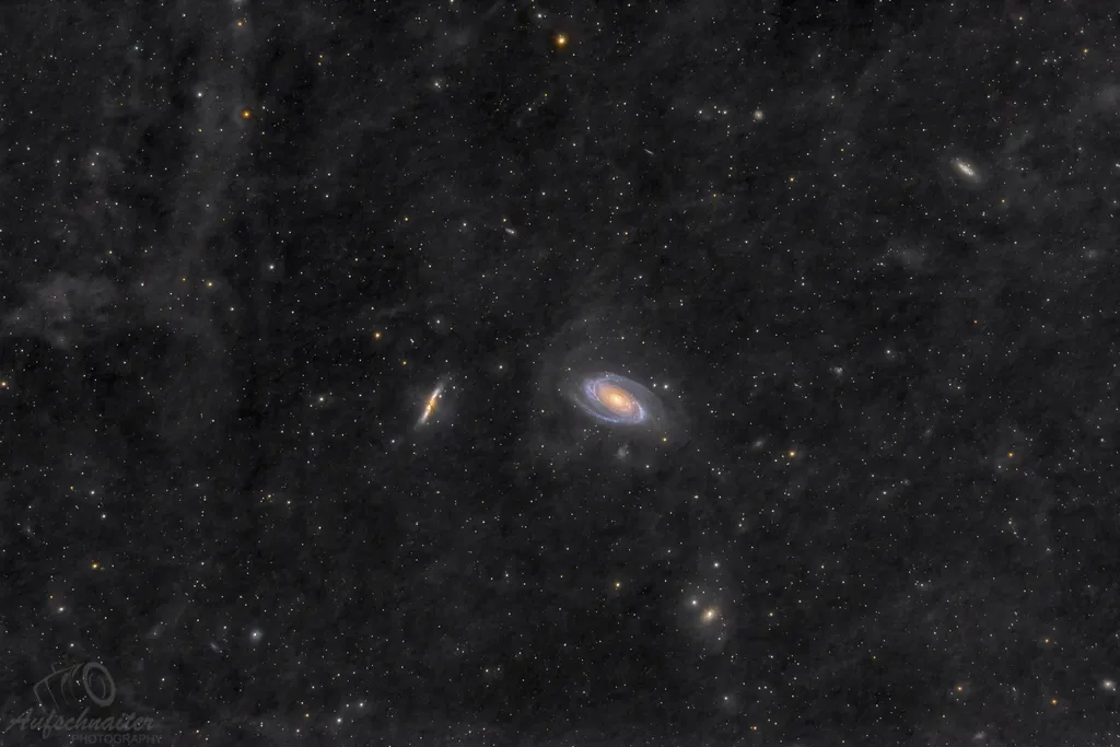 Galáxias M82 e M81, localizadas a cerca de 12 milhões de anos-luz (Imagem: Reprodução/Andreas Aufschnaiter)
