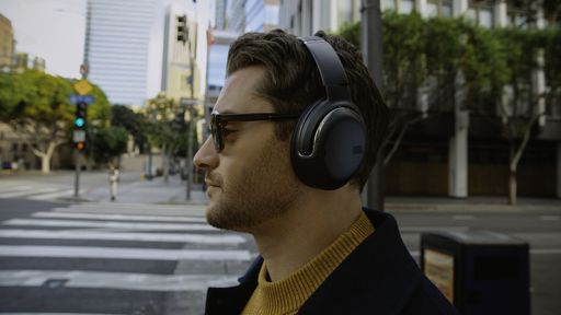 Linha JBL Tour chega ao Brasil com som Hi-Res e autonomia de até 50 horas