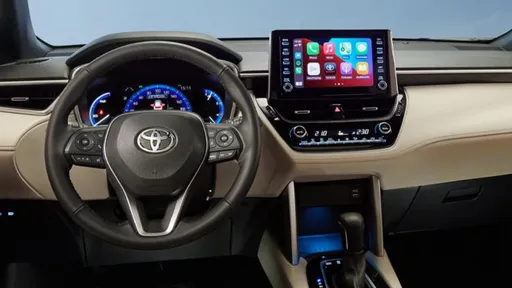 Toyota Corolla perde central multimídia original e ganha peça alternativa