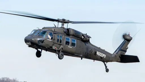 Helicóptero do Exército dos EUA voou sozinho sem piloto por 30 minutos