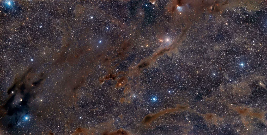 A nuvem molecular do Touro abriga um berçário estelar e ambiente quimicamente complexo (Imagem: Reprodução/Adam Block/Observatório Steward/Universidade do Arizona)