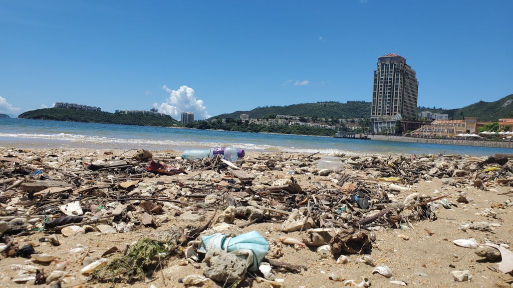 Só em 2020, a humanidade produziu mais de 8 milhões de toneladas de lixos plásticos relacionados à pandemia de covid-19 (Imagem: Reprodução/OceansAsia.org) 