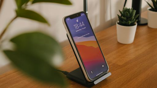 Vale a pena comprar um carregador sem fio para o celular?