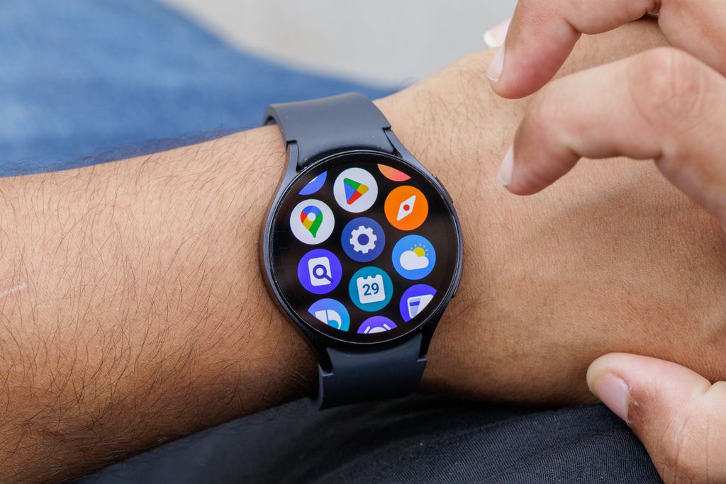 Galaxy Watch 6 é o principal concorrente do Pixel Watch 2 (Imagem: Ivo Meneghel Jr/Canaltech)