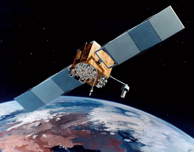 Satélite GPS Block IIF, fabricado pela Boeing e operado pelas Forças Aéreas dos EUA.