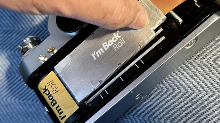 Câmeras de filme viram digitais com novo acessório fácil de instalar