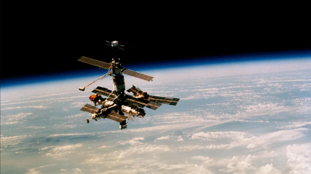 A Estação Espacial Mir era descrita como precária, cheia de fios expostos, fita adesiva e boas doses de WD-40 (Imagem: MSFC/NASA)