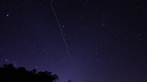 Não são OVNIs! Satélites Starlink aparecem no céu brasileiro deste domingo (10)