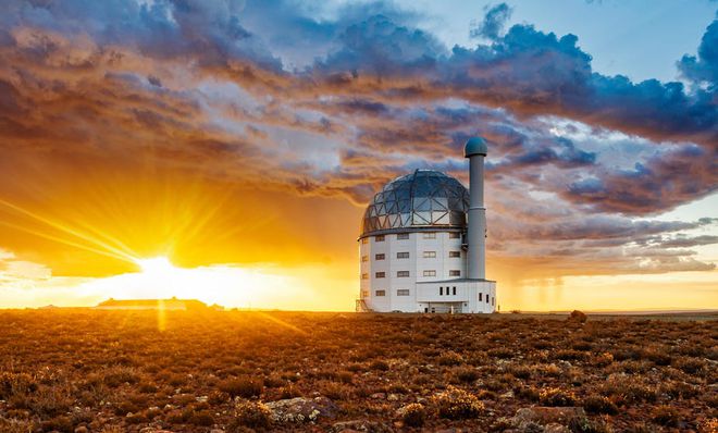 Southern African Large Telescope, peça fundamental das contribuições da África do Sul para a astronomia (Imagem: Reprodução/SAAO)