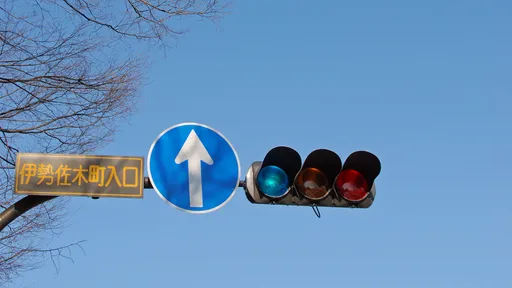 Por que os semáforos no Japão têm a cor azul e não verde?