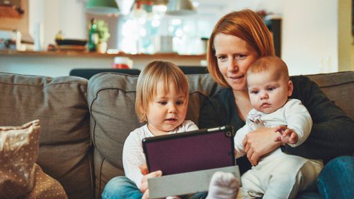 Home office, filhos em casa e exaustão: o impacto da pandemia sobre as mães