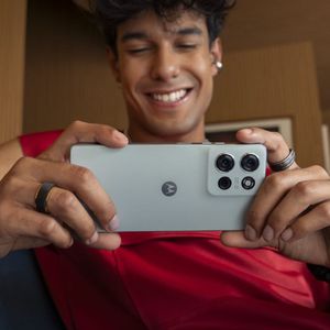 Smartphone Motorola Moto G75, 5G, 256 GB, 8 GB RAM (+8 GB RAM Boost) Vegan Leather Cor Cinza | PIX