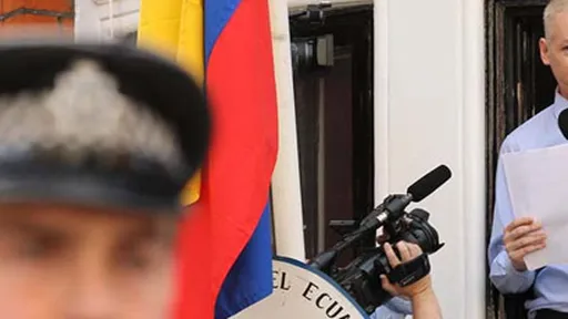 Assange continua enclausurado na embaixada do Equador, mas se mantém conectado