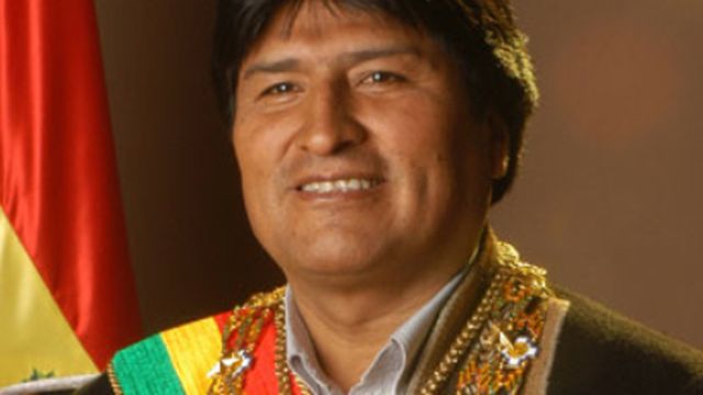 Avião de Evo Morales é impedido de voar devido a possível presença de Snowden