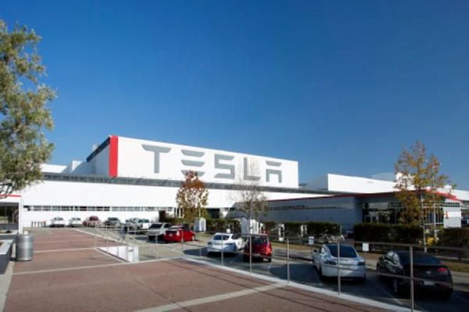 Fábrica da Tesla:mercado de carros elétricos ainda sente os efeitos da pandemia da COVID-19