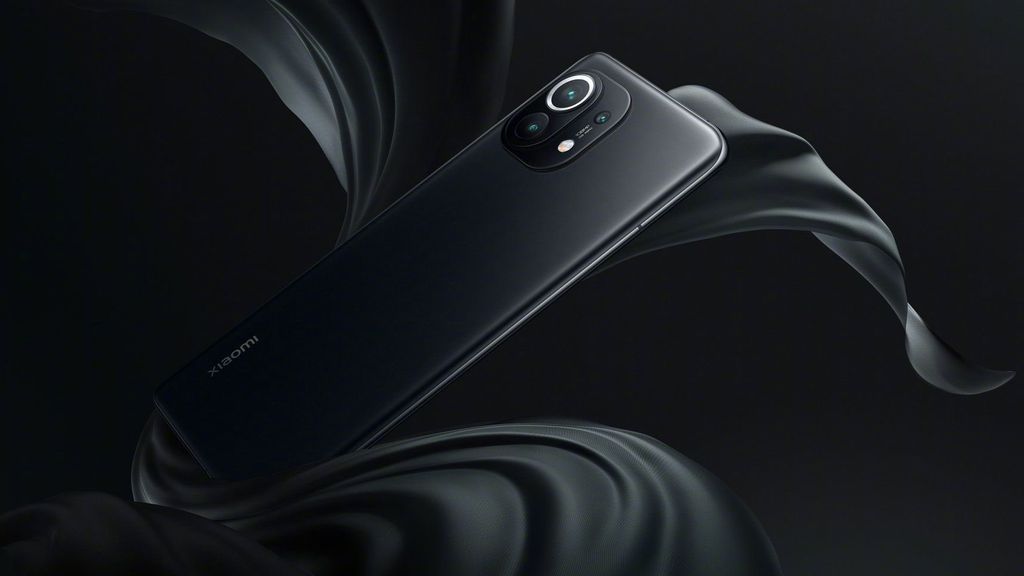 Mais recente flagship da marca, o Xiaomi Mi 11 foi o primeiro smartphone com Snapdragon 888 (Imagem: Divulgação/Xiaomi)