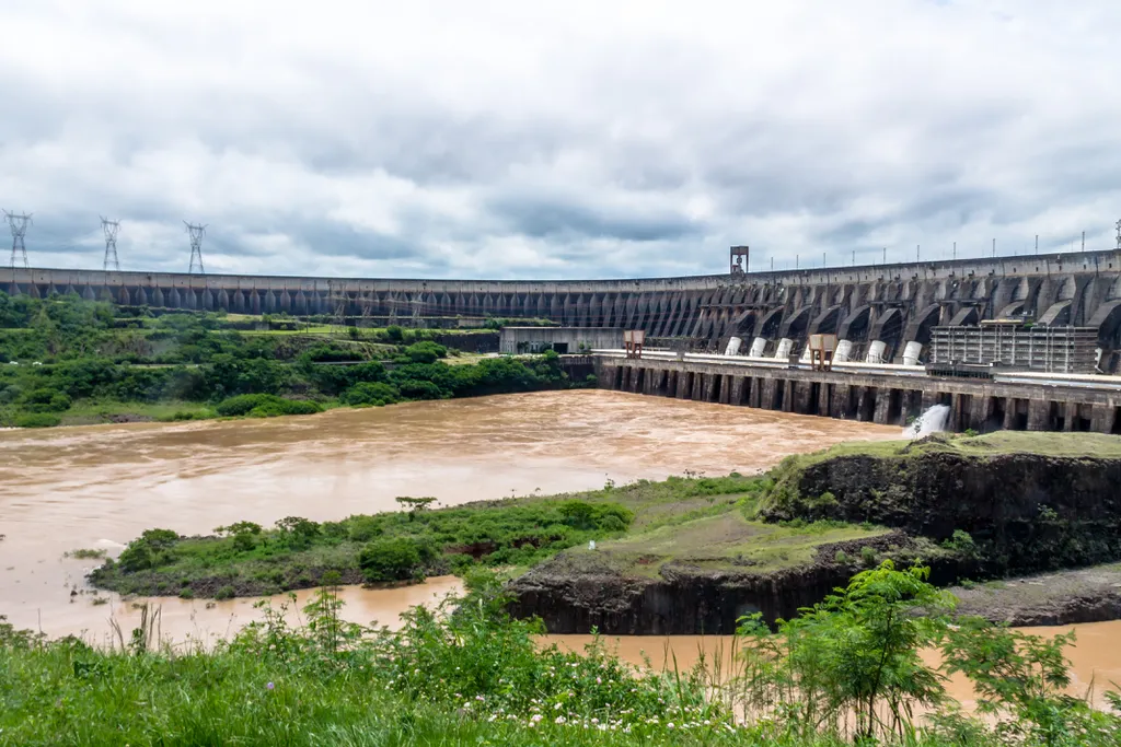A hidrelétrica de Itaipú é uma das maiores do Brasil e com mais capacidade (Imagem: Divulgação/diegograndi/Envato)