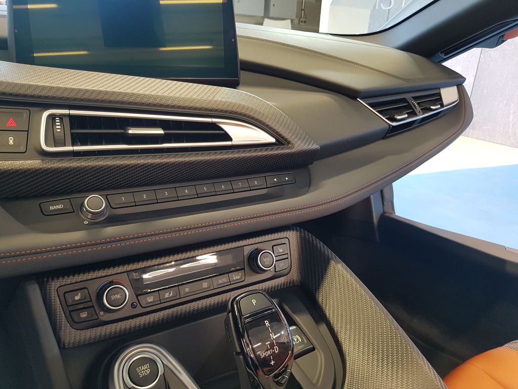 Interior do BMW i8 Roadster (Imagem: Felipe Ribeiro/ Canaltech)