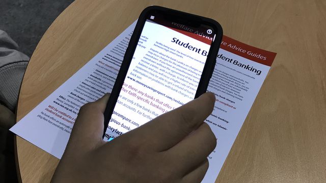 App brasileiro (e gratuito) permite que cegos leiam textos impressos