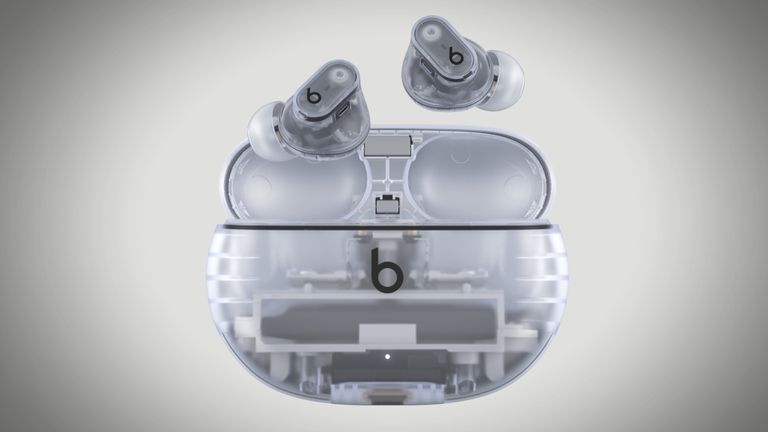 Beats lança Studio Buds+ com opção transparente e áudio espacial