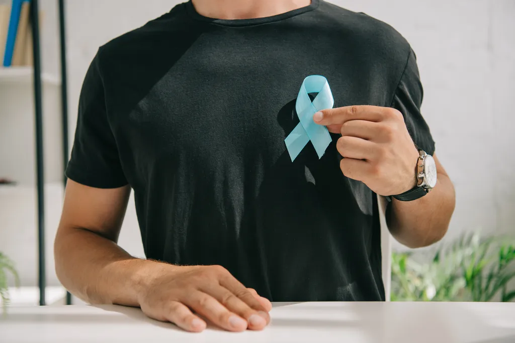 Iniciativas como o Novembro Azul buscam conscientizar os homens para realizar exames e garantir diagnóstico precoce em caso de doença (Imagem: LightFieldStudios/Envato Elements)