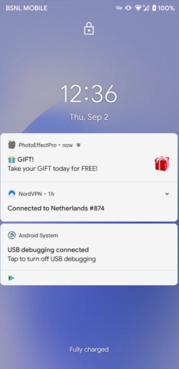 O "presente" ("GIFT") como aparece na tela acima, é um exemplo de como o GriftHorse costuma surgir nas notificações do celular (Imagem: Reprodução/Android Authority)