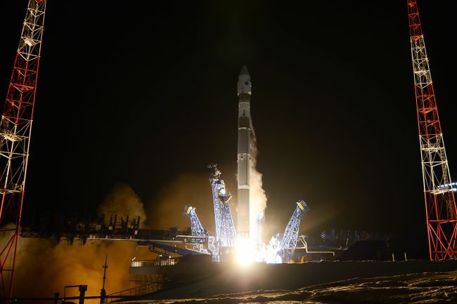 Um foguete russo Soyuz 2.1v lançando um satélite militar confidencial em 25 de novembro de 2019. O satélite aparentemente pode rastrear outros satélites em órbita (Foto: Roscosmos)