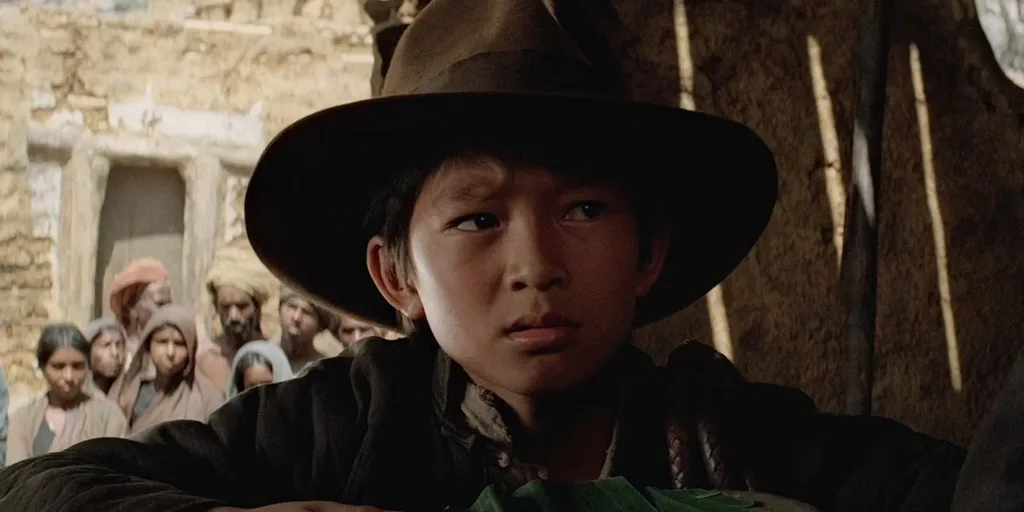 Primeiro trabalho de Quan no cinema foi nada menos como Short Round no icônico Indiana Jones e o Templo da Perdição (Imagem: Reprodução/Lucasfilm)