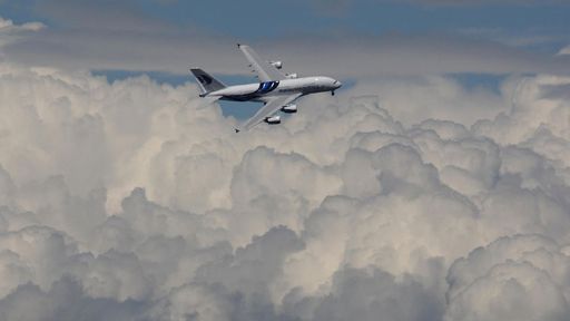 Novos superjatos exibidos em feira de aviação na Inglaterra