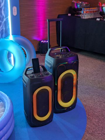 Caixas de som Samsung Sound Tower ST50F e ST40F