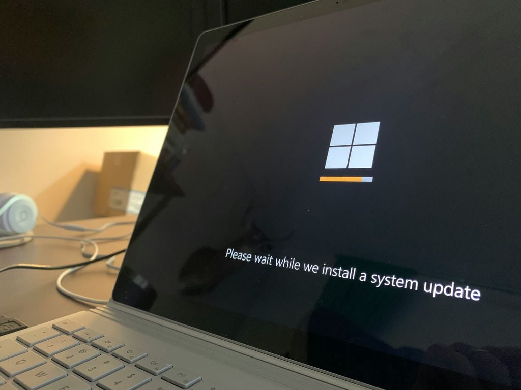 Windows 11 pode ganhar atualizações sem ter que reiniciar o PC (Imagem: Unsplash/Clint Patterson)