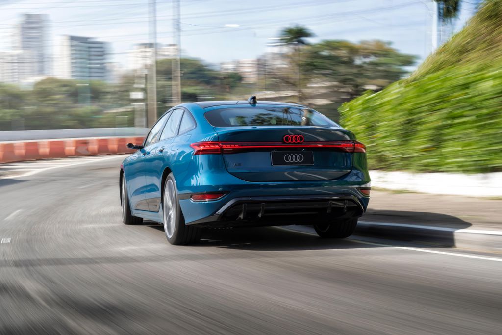 A6 e-tron visto por trás
