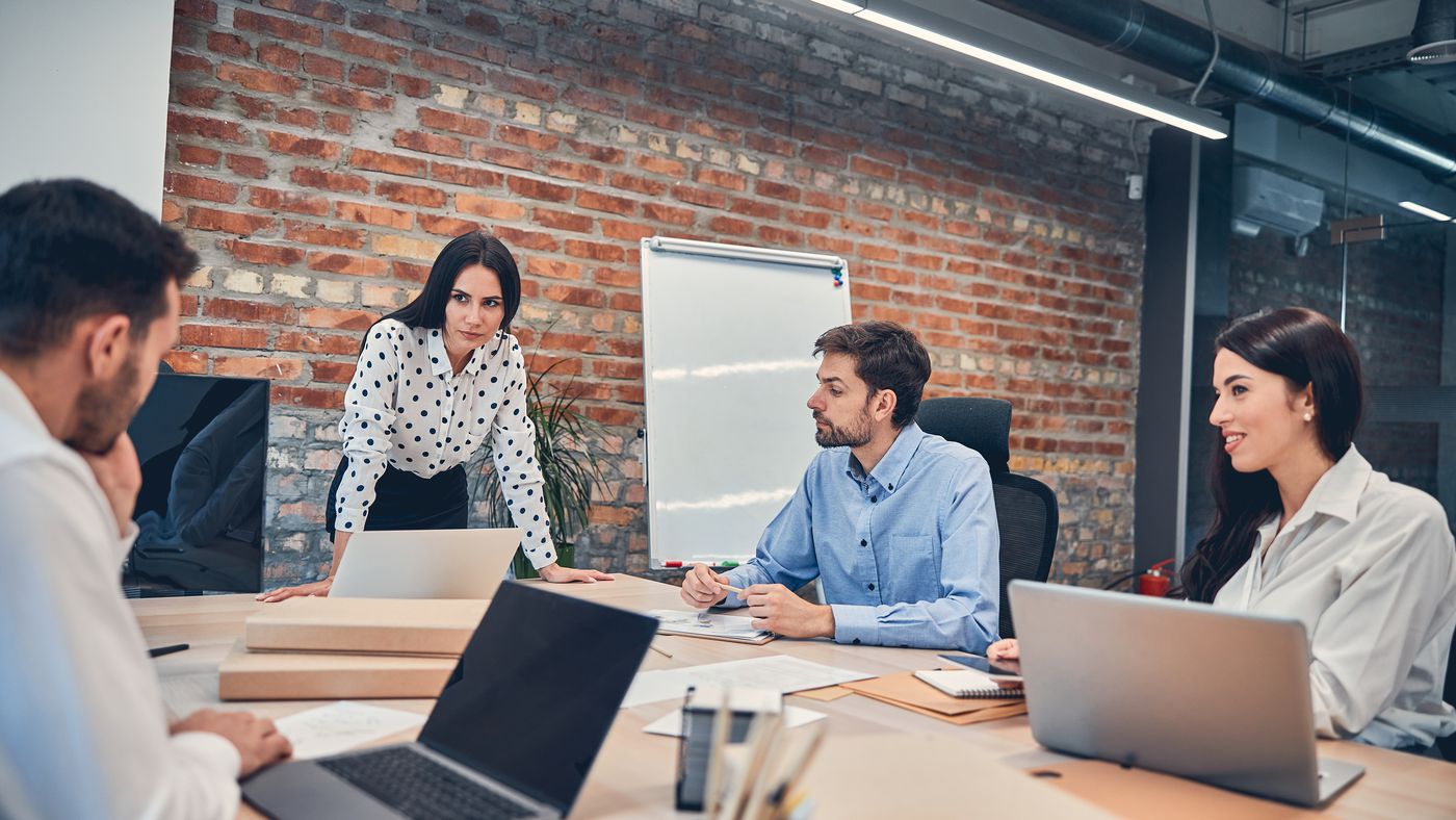 Empresas de tecnologia querem apostar em mulheres para liderar cargos -  Canaltech