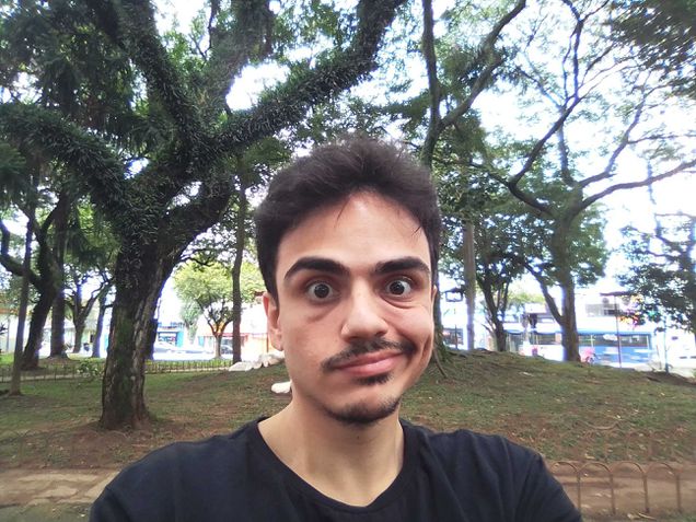 Selfie tirada com o modo automático no Ultra U10