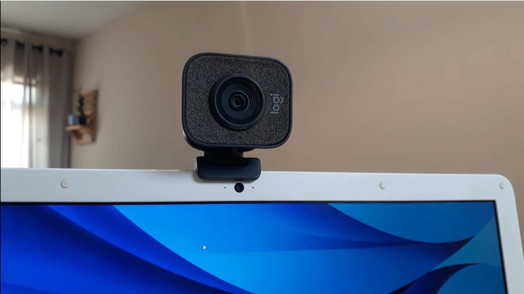 Análise: StreamCam Plus é webcam parruda e versátil para streamers profissionais