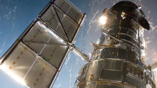 Hubble sofreu centenas de impactos com detritos espaciais ao longo de 30 anos